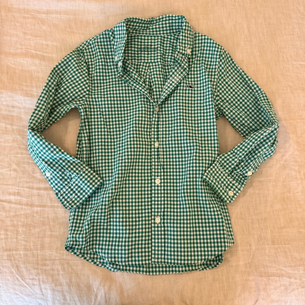 Vineyard Vines button up - size 6. Green & white